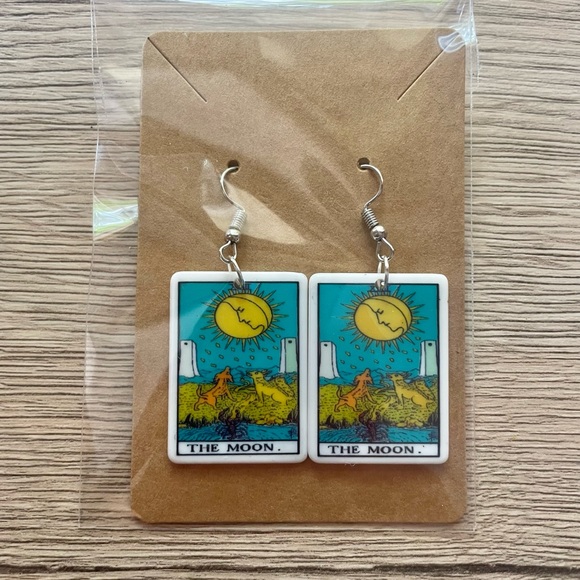 The moon tarot card earrings - Picture 2 of 3